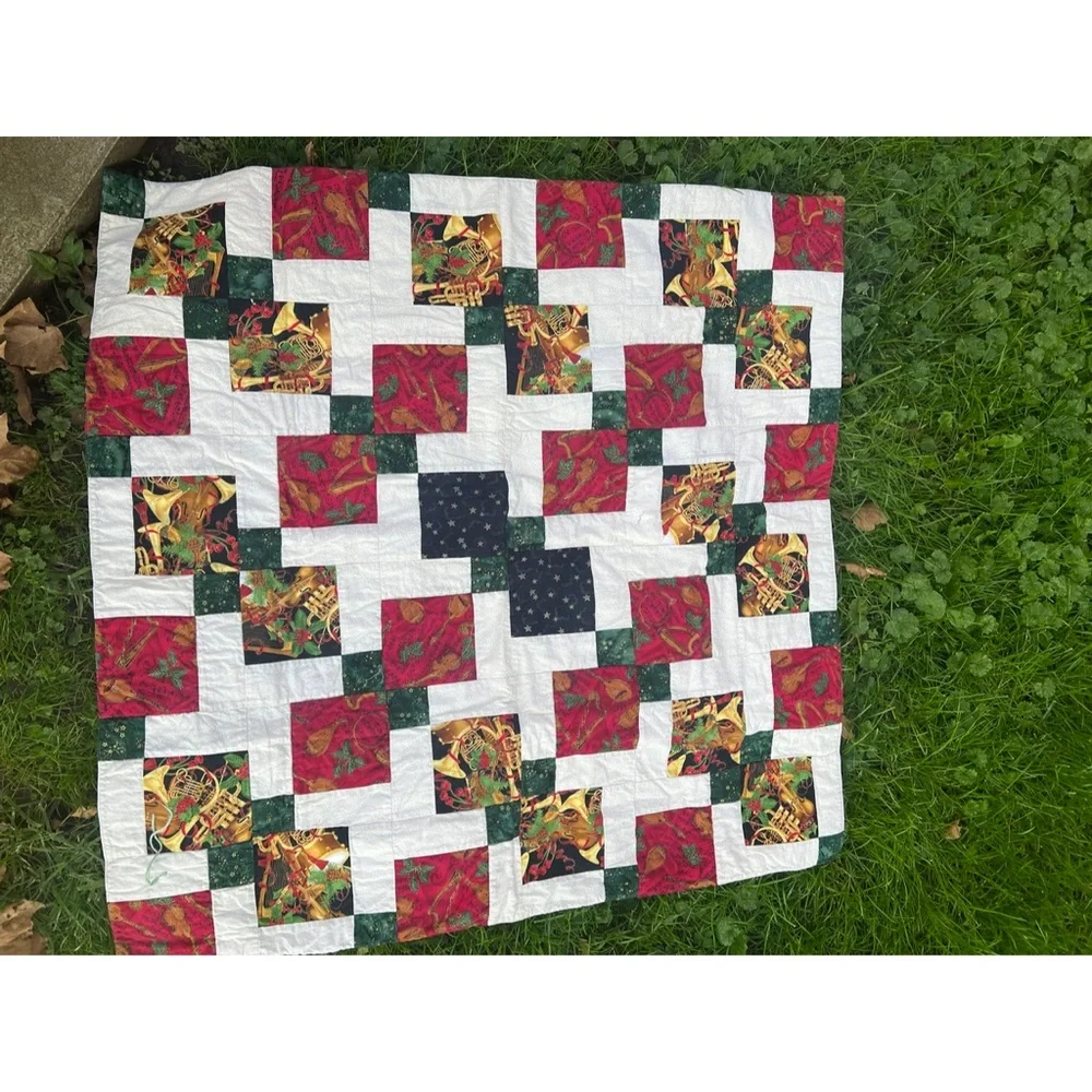 Christmas quilt table topper